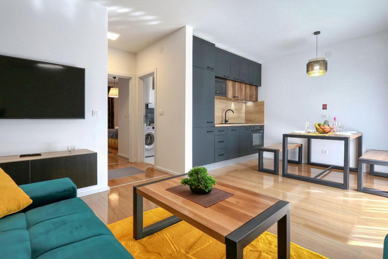 Luxury Apartments Hills Вир Екстер'єр фото
