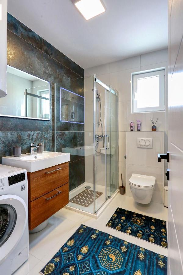 Luxury Apartments Hills Вир Екстер'єр фото