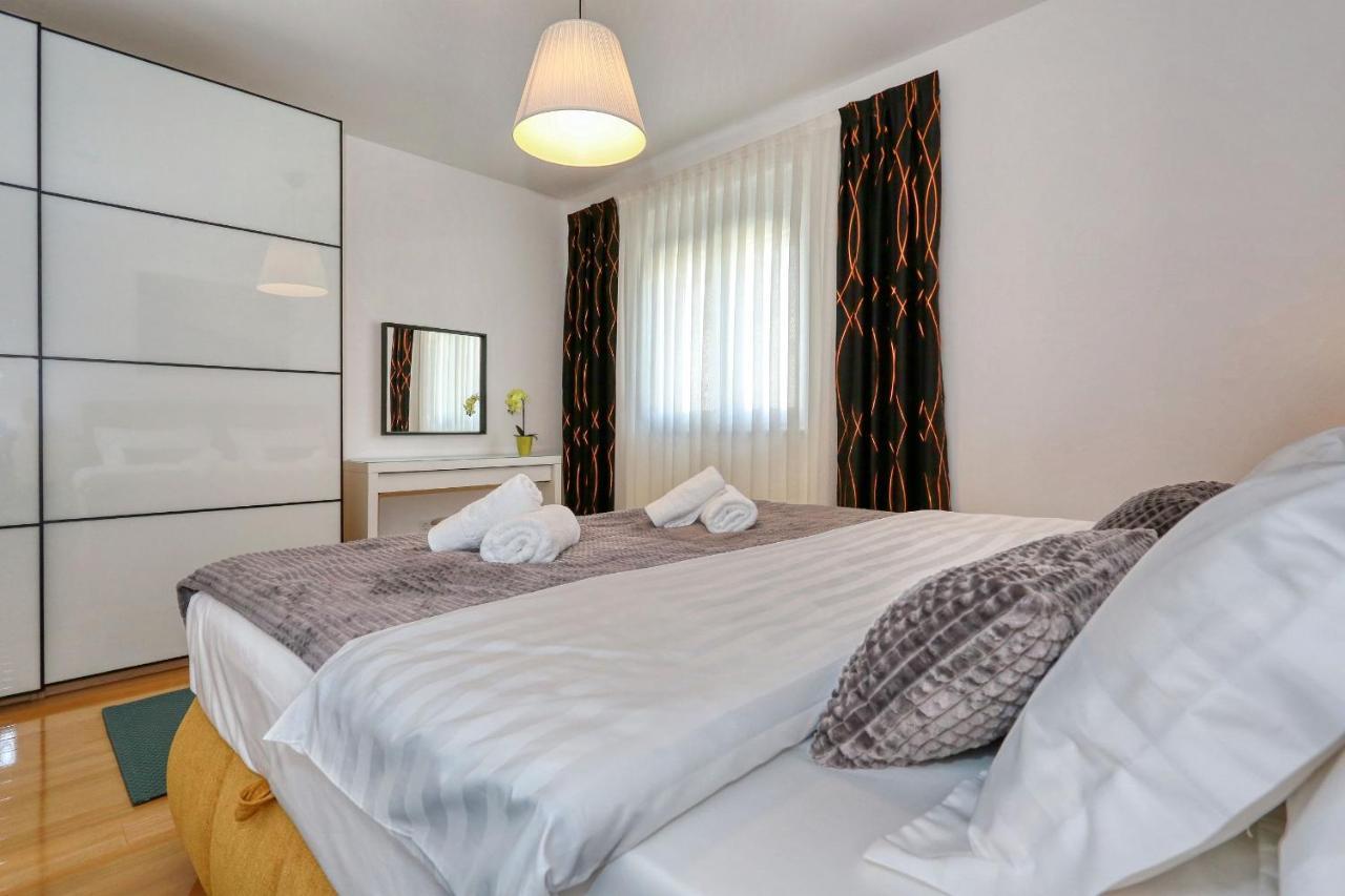 Luxury Apartments Hills Вир Екстер'єр фото