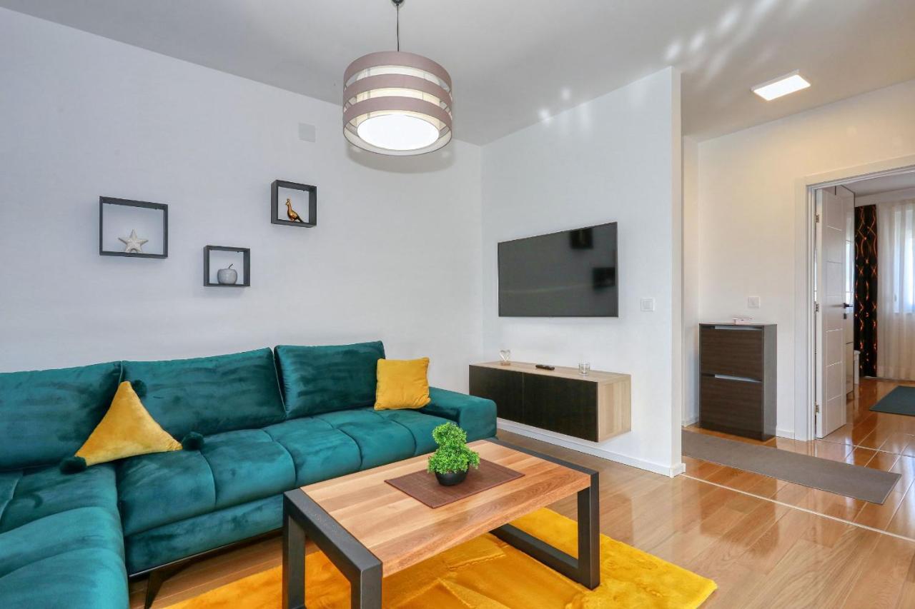 Luxury Apartments Hills Вир Екстер'єр фото